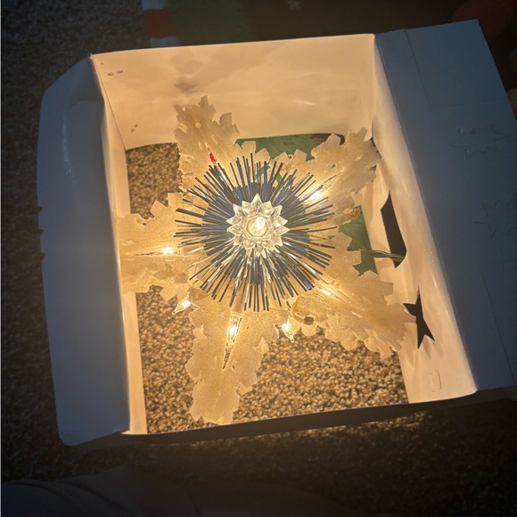 Illuminated Snowflake Tree Topper - Picture 3 of 16